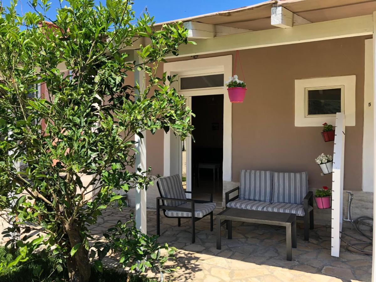 Petros Rooms & Apartments Lixouri Exterior photo